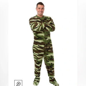 Big Feet Pajama Co. Camouflage Pajamas with Velcro Seat. Size XL.